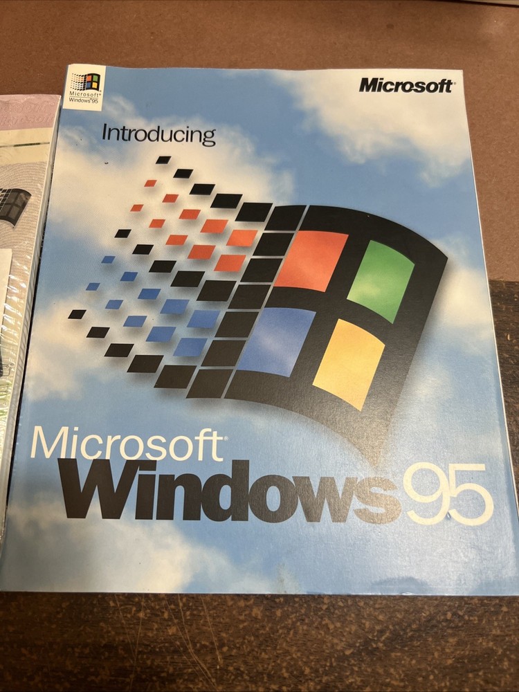 MICROSOFT Introducing Windows 95 Guide -1995 Manual Book VINTAGE Softcover