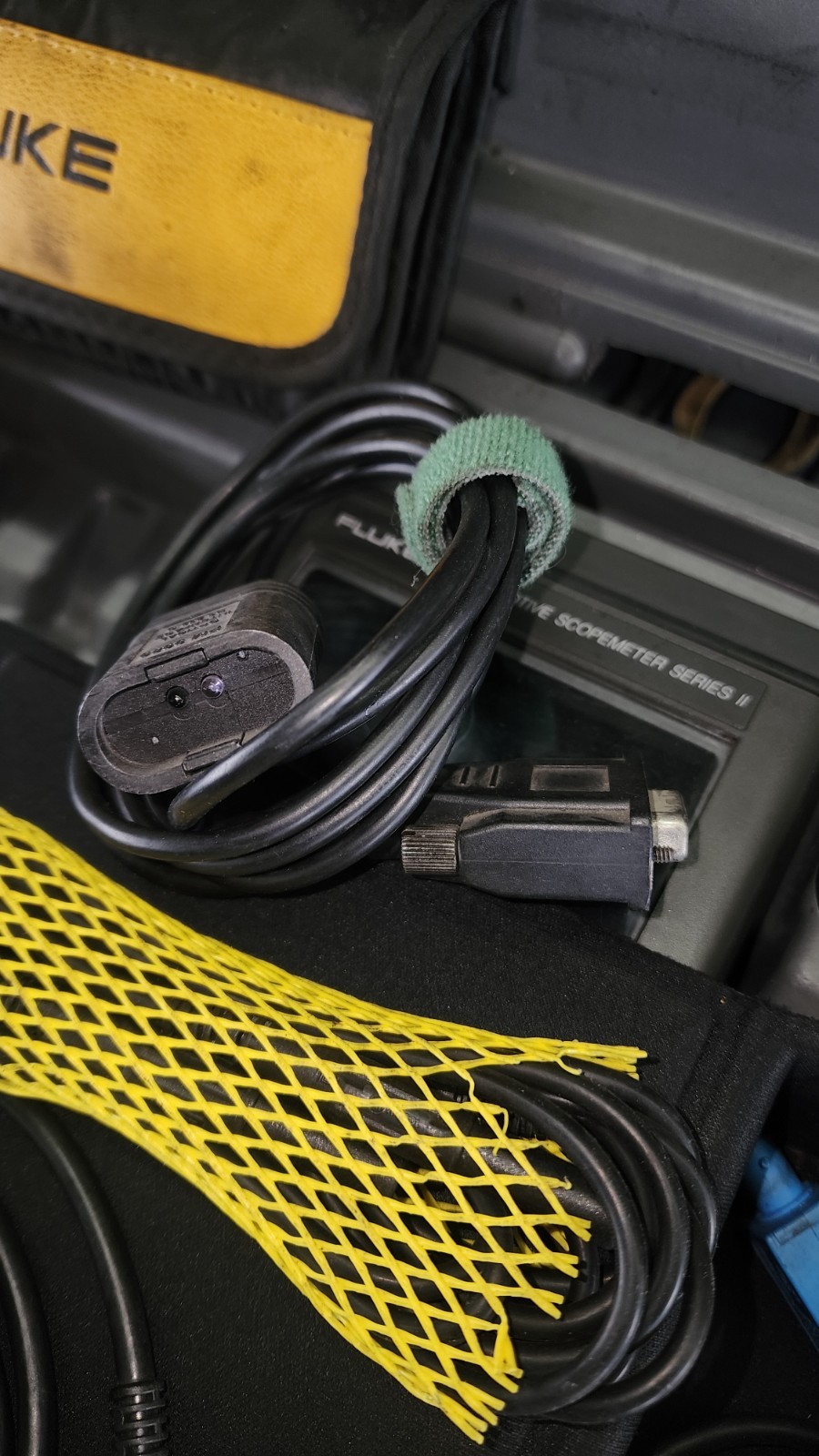 FLUKE 98 SCOPEMETER Series ii With Case and Cables Great Condition