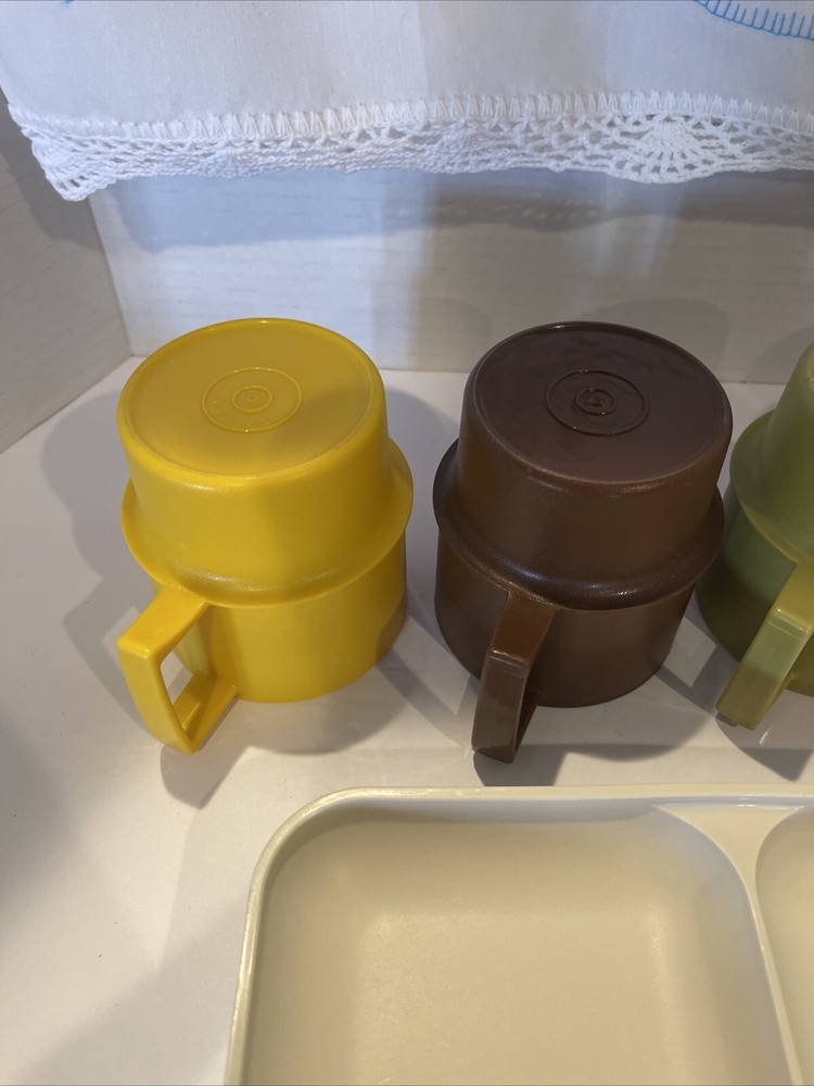 Vintage 2-Tupperware Divided Trays(#1535) & 5-Kids Stackable Cups(#1312)