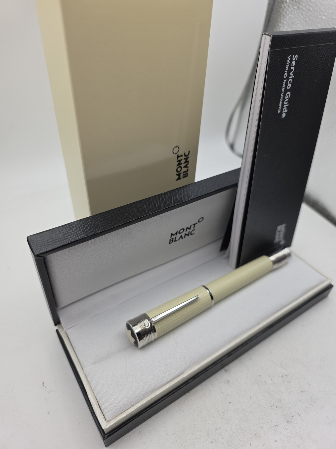 Montblanc Great Characters Mahatma Gandhi fountain pen new. boxed and user guid