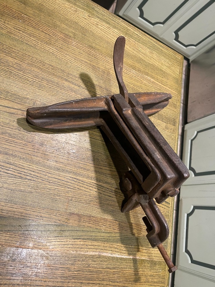 Vintage Disston 3D Saw Vise