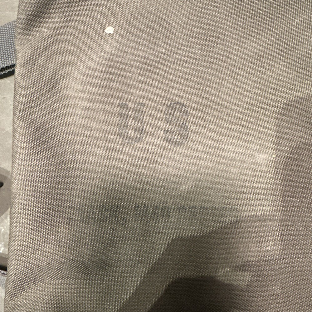 USGI VTG mask bag in mint shape