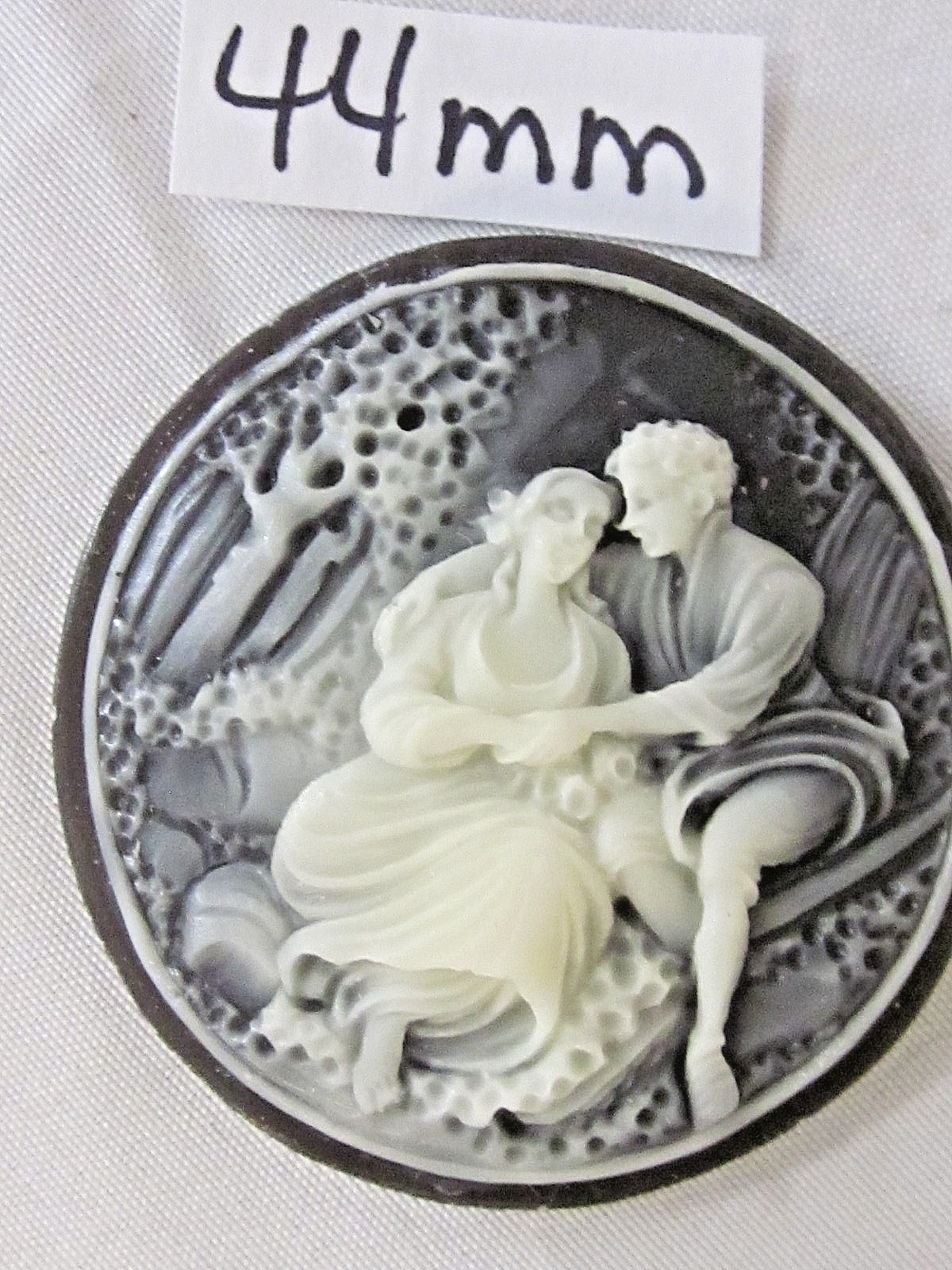 * SALE* VTG CAMEOS 40x30mm HUGE 17piece LOT JEWELRY RESIN FINDINGS REPAIR CRAFTS