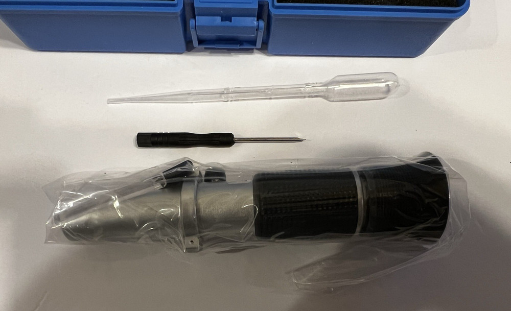 Portable Refractometer ATC LEC115 New in Case & Box