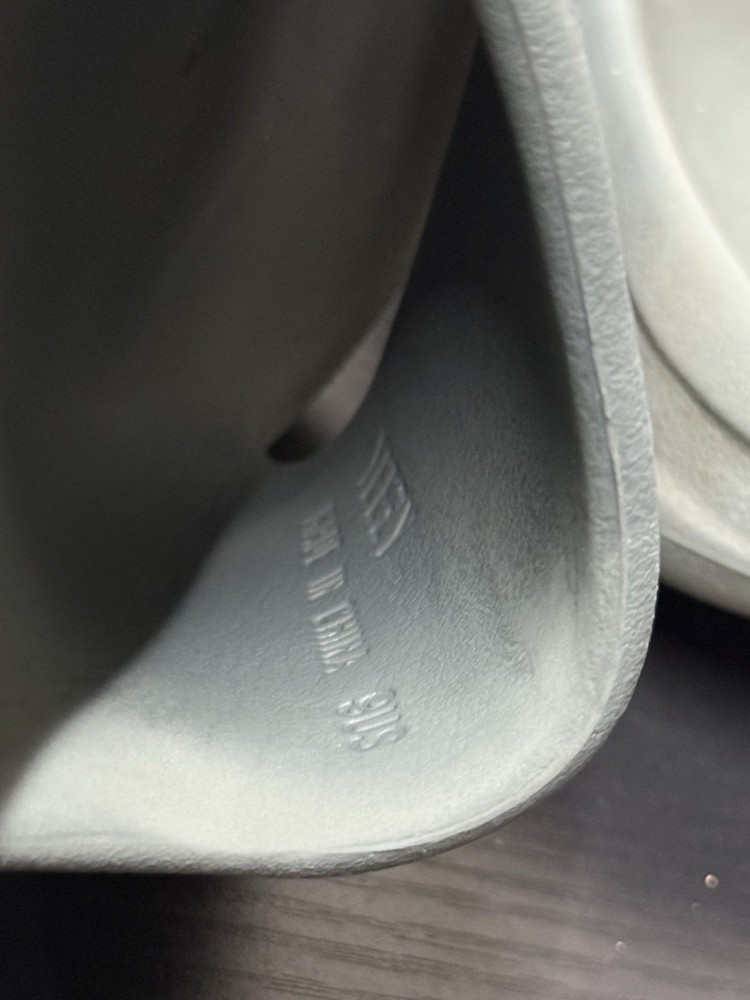 Yeezy Slide Slate Grey - Sizes 9 (100% Authentic)