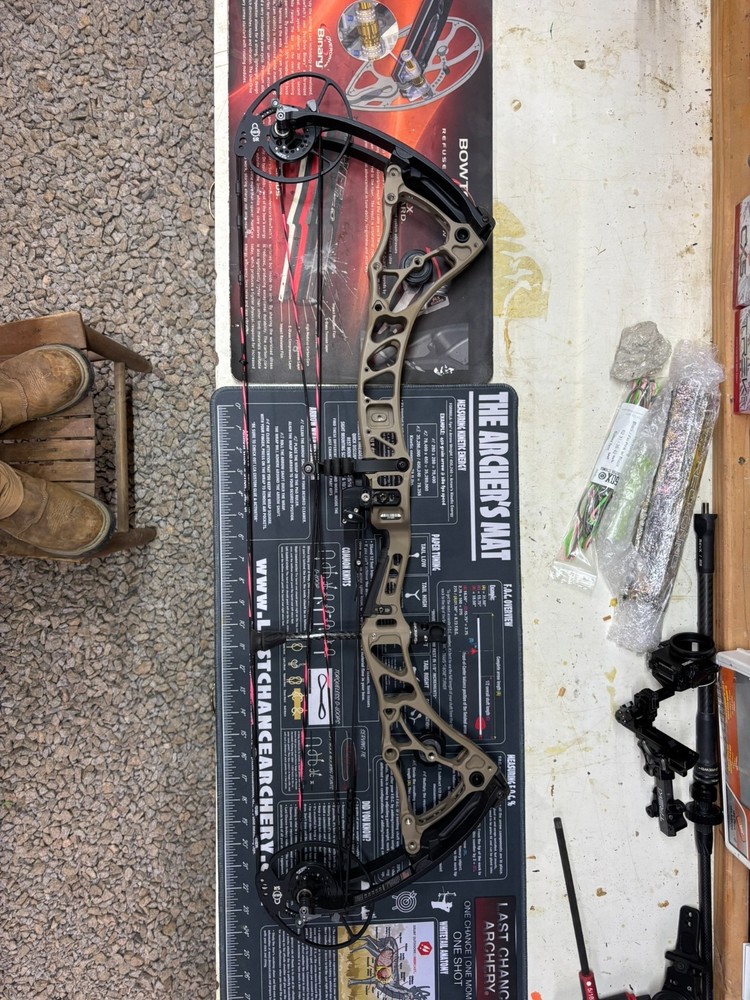 Bowtech Core SR Bow, Sand with black limbs, 60lb., RH