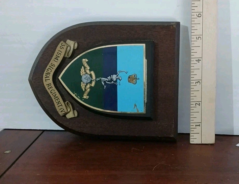 35 (SM) Signal Regiment Royal Corps of Signals mess (V) plaque. Message On Back
