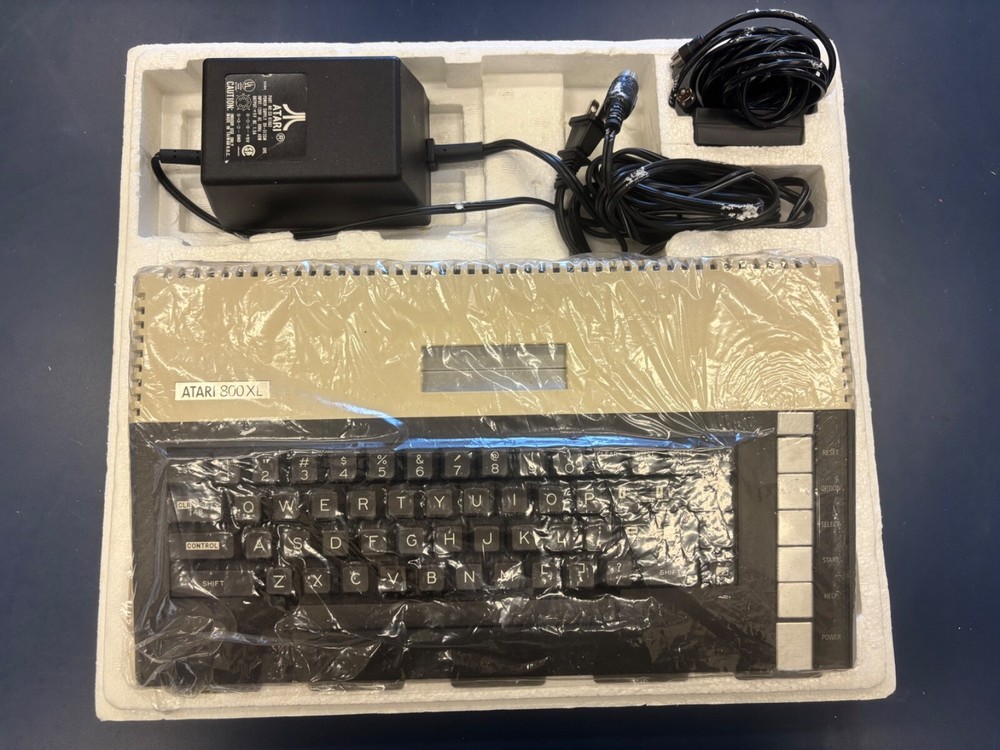 Atari 800xl Computer & 1050 disk drive with box untested/unused read details