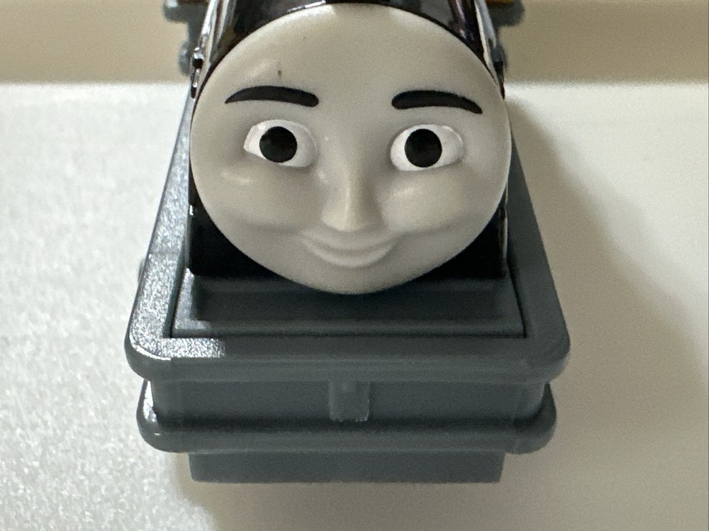 MATTEL THOMAS THE TRAIN ENGINE 2009 BASH No T4195, MOTORIZED,
