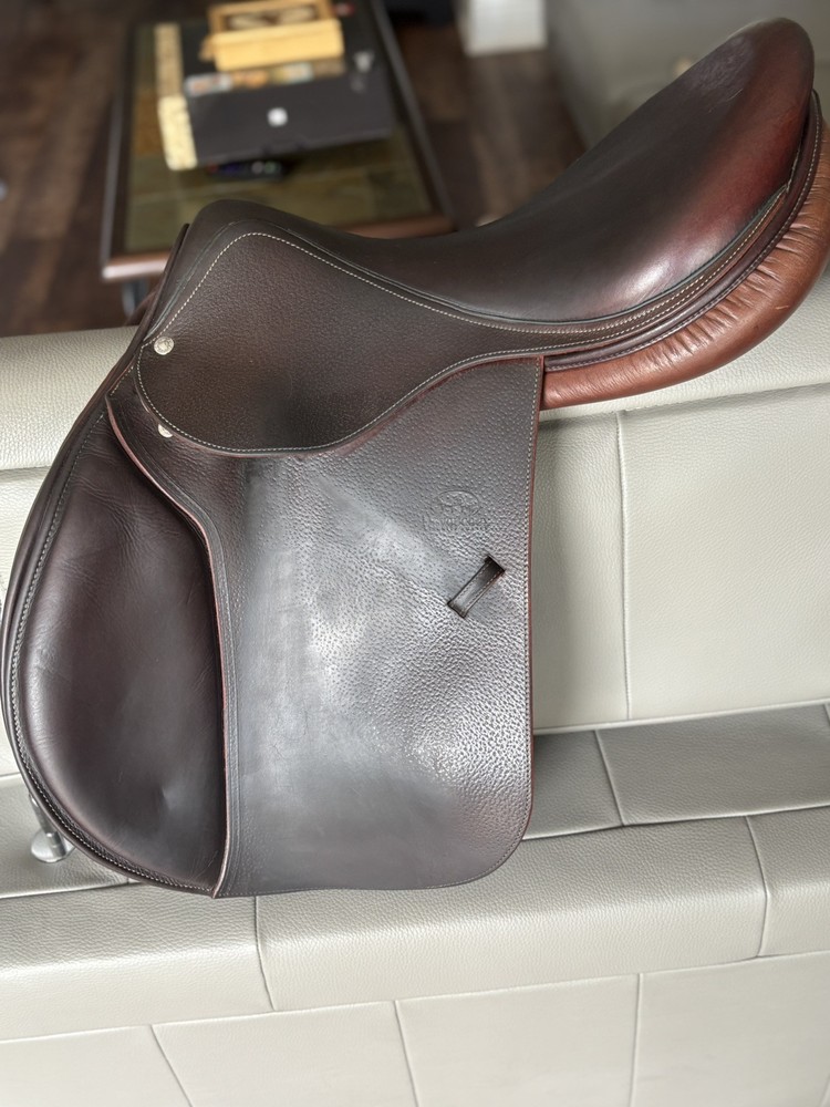 devoucoux saddle 18