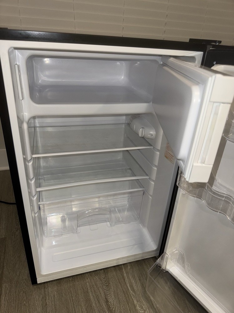 Magic Chef 4.2 Cu. Ft. Mini Fridge – Gray – Excellent Condition