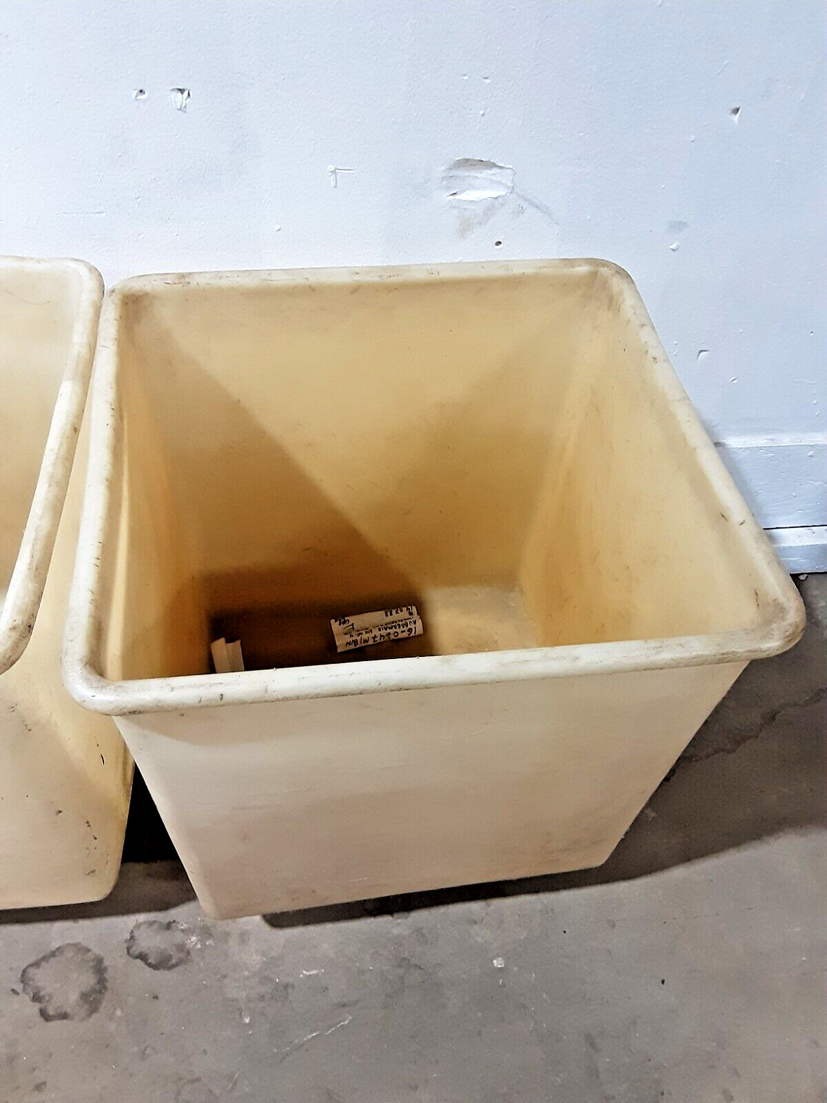 LOT OF 4 RUBBERMAID H.D COMMERCIAL INGREDIENT BINS ON CASTERS