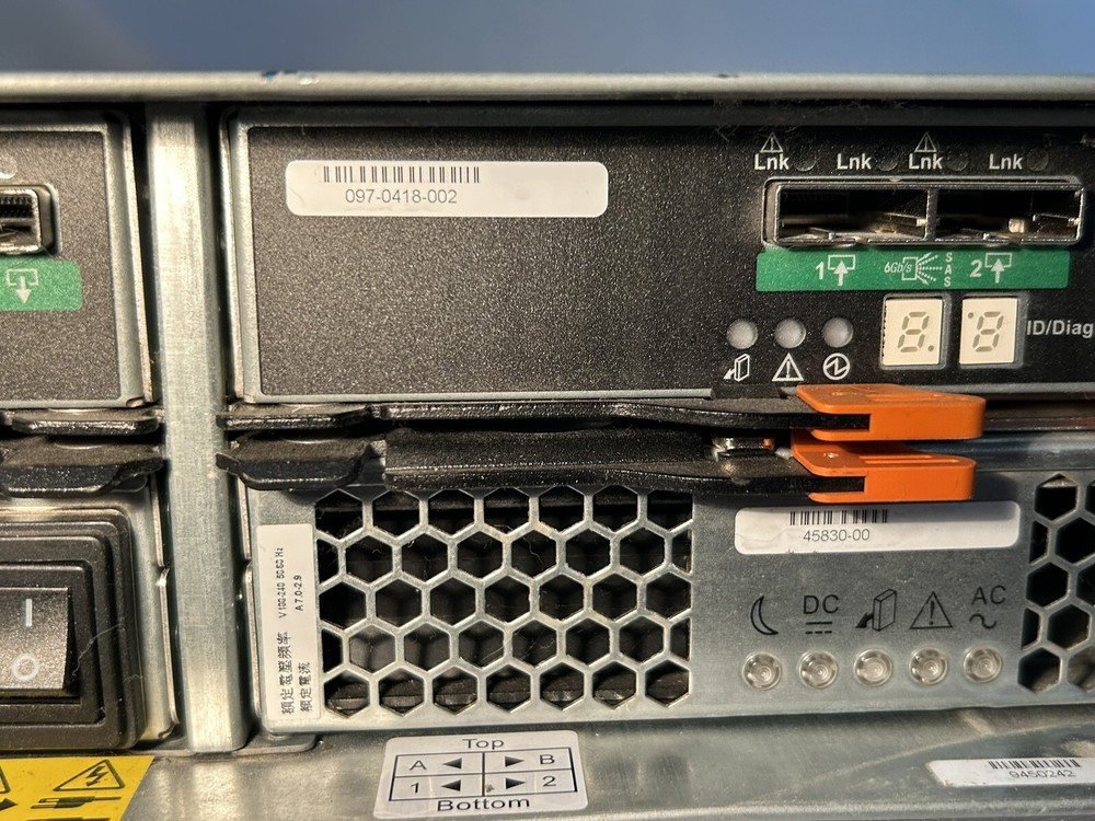 NetApp P41194-04-B 24-Bay SFF Storage Array w/ 2X P41139-07-C Controllers 2x AC