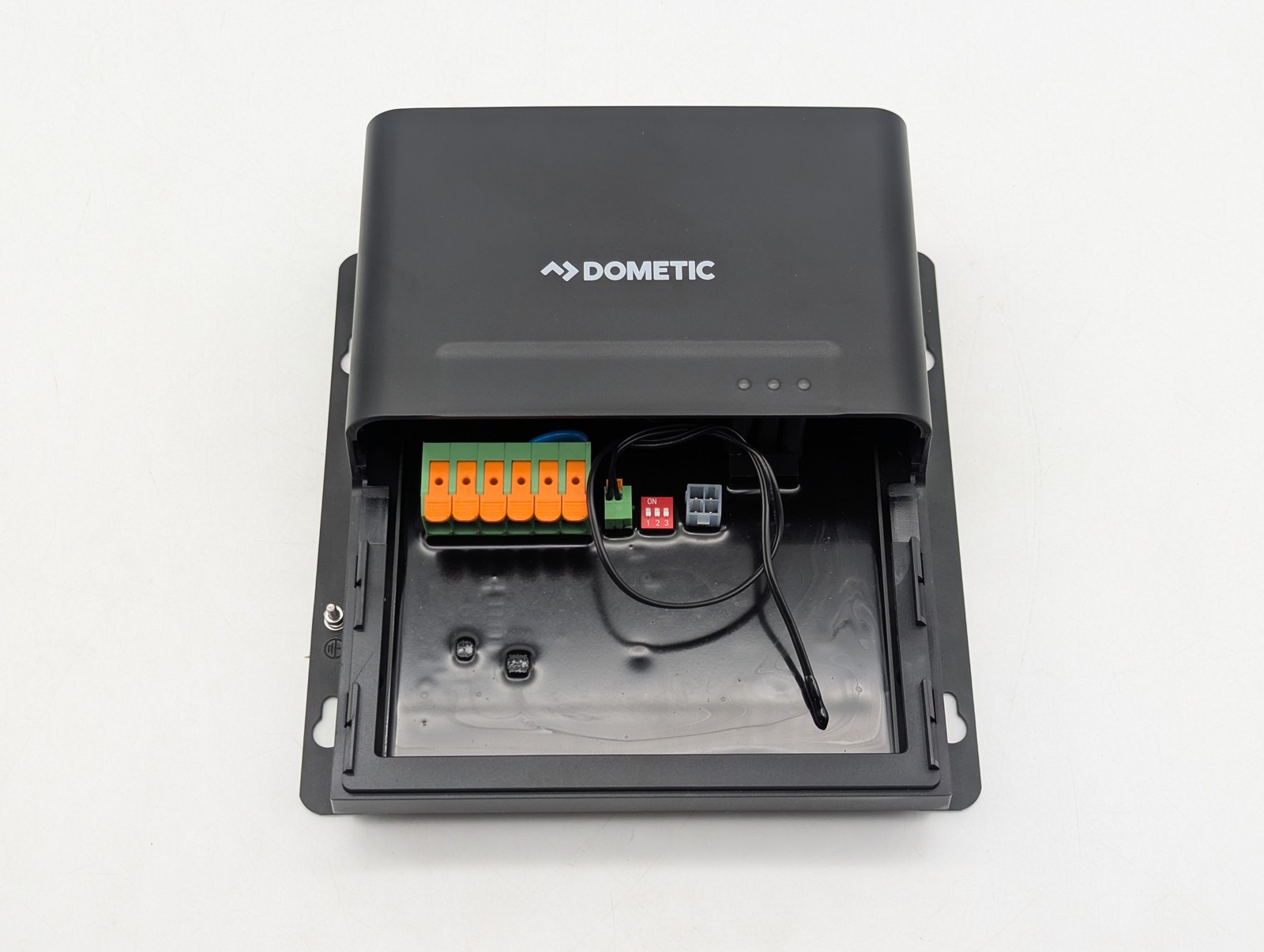 Dometic 40A MPPT Solar Controller RV Compatible (SC-DB-MPPT-40-12) - Black