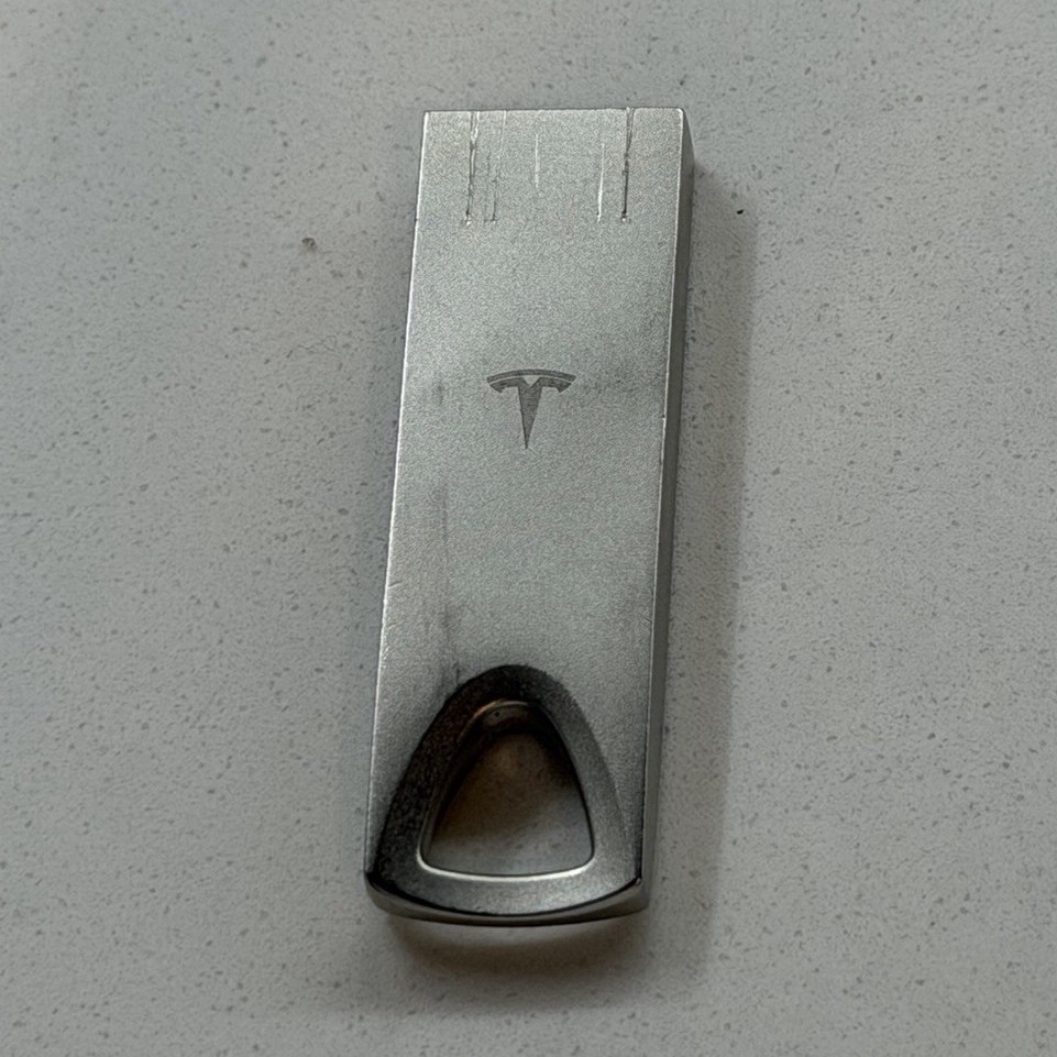 Tesla 128GB USB 3.1 Silver USB Interface Flash Drive