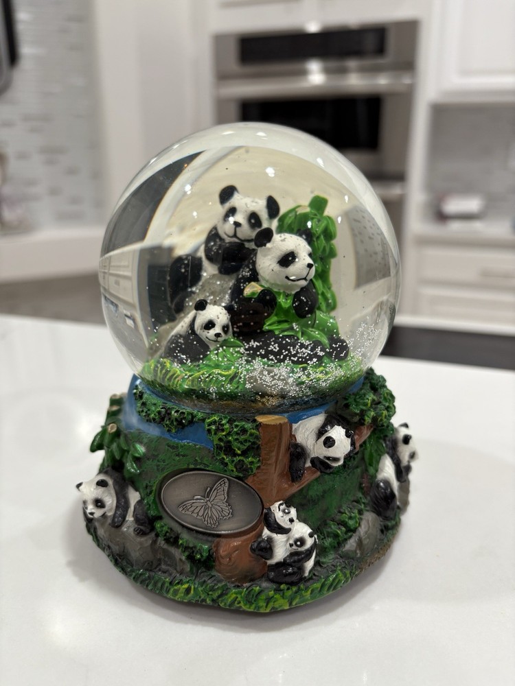 Panda Snow globe