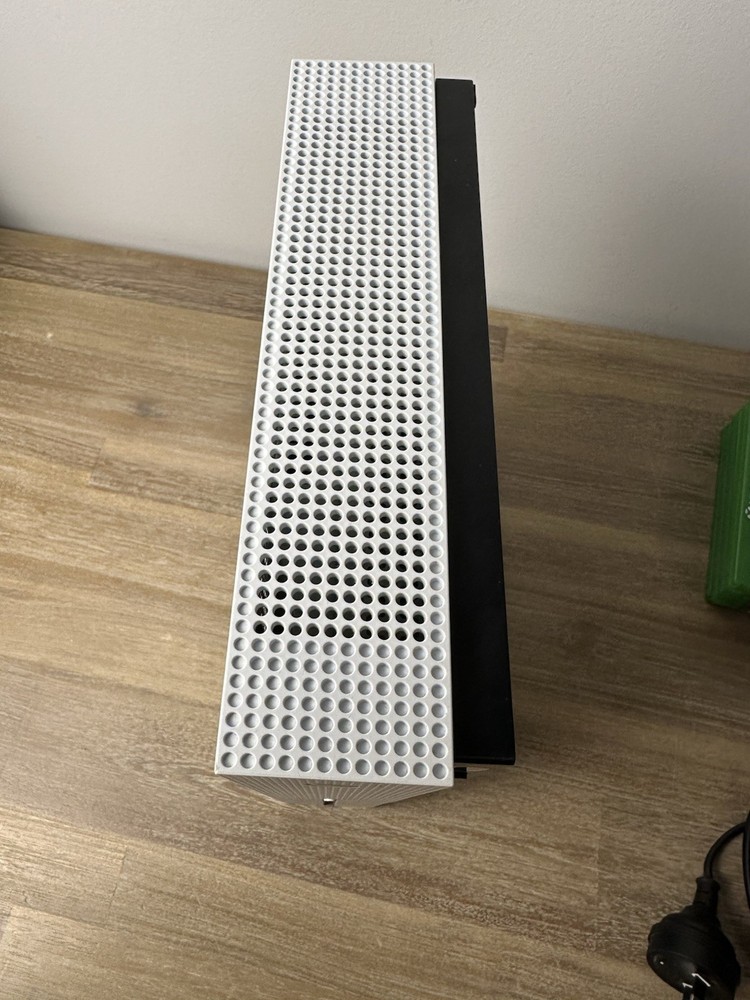 Xbox One S 1TB Console White Bundle 2 Controllers + 4 Games Tested Working