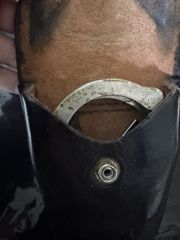 Smith & Wesson Handcuffs with Key and Leather Case