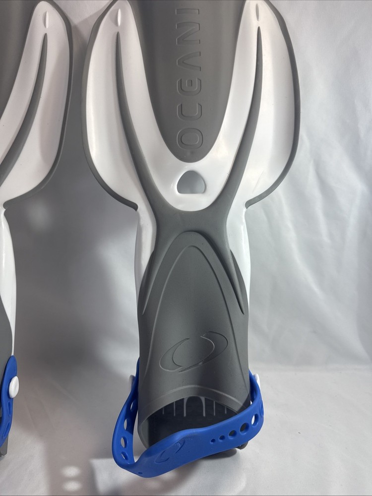Oceanic Flippers Open Heel Snorkeling Size Small / Medium White/Gray