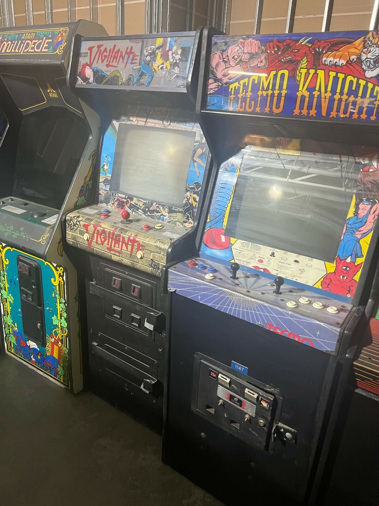 TECMO KNIGHT ARCADE MACHINE by TECMO 1989 (Excellent Condition) *RARE*