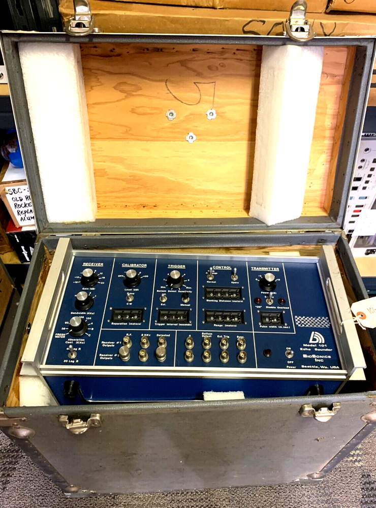 Biosonics model 101 sonar DEEP WATER echo sounder receiver, locking hard case
