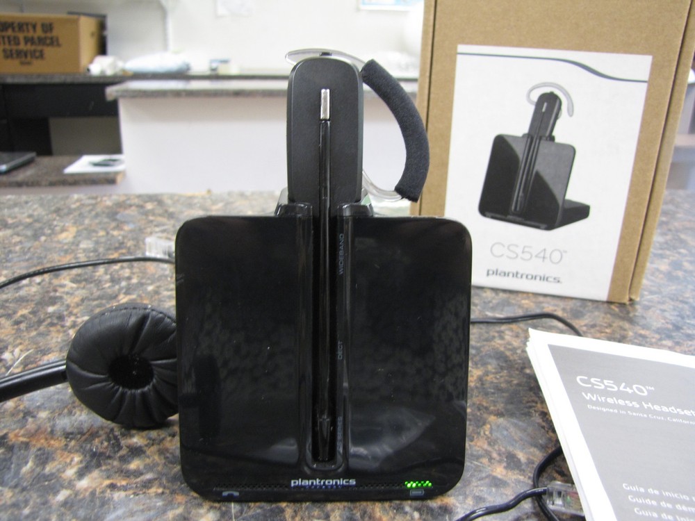 Plantronics CS540 Wireless Headset System - Black- Complete in Original Box NICE