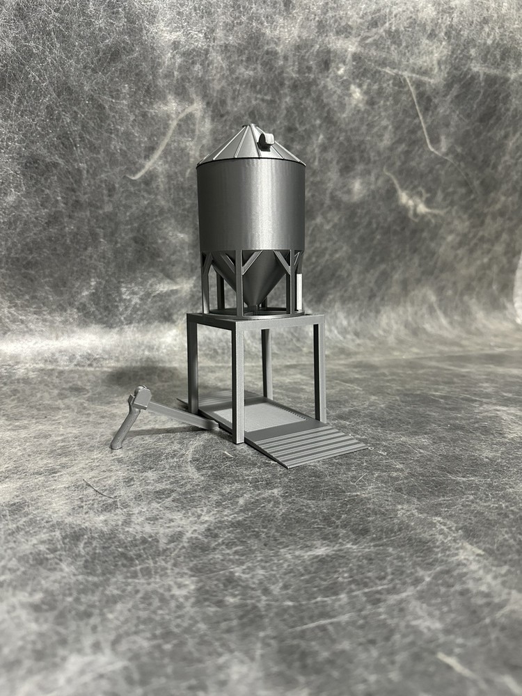 Grain bin with Unload Ramp