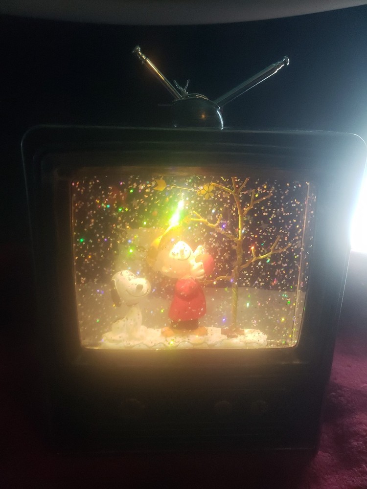 Snow Globe Peanuts Christmas Tree Music Battery powered automatic NWT