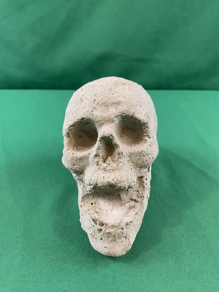 Hand Cast Fireproof Cement Fire Pit Skull Log for Bonfire Campfire Fireplace