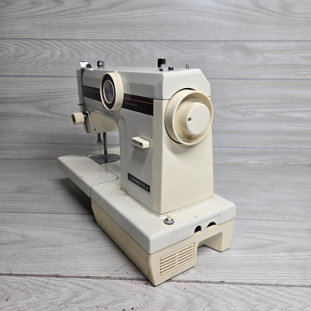 VINTAGE DOMESTIC 3900F STITCHER SEWING MACHINE *UNTESTED*