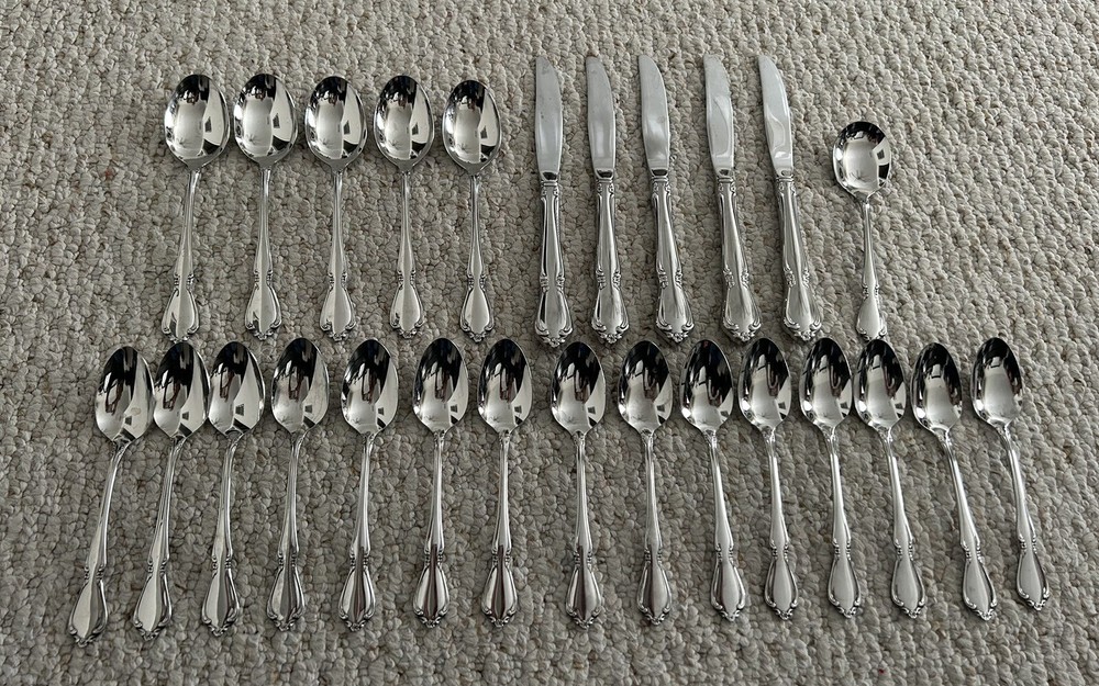 Oneidacraft Deluxe Chateau Stainless Flatware 26 pc Mixed Set