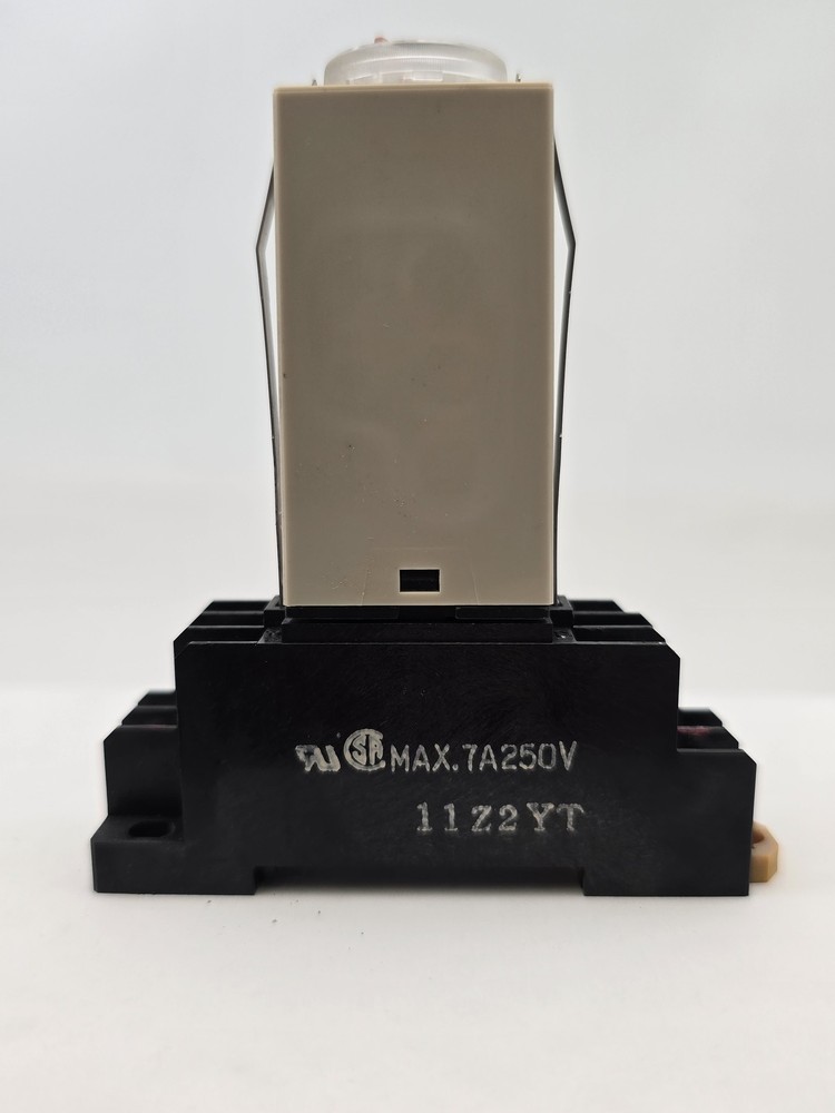 Omron H3Y-2 Solid State Timer With Socket Base 5A 250V 8Pin 11Z2YT