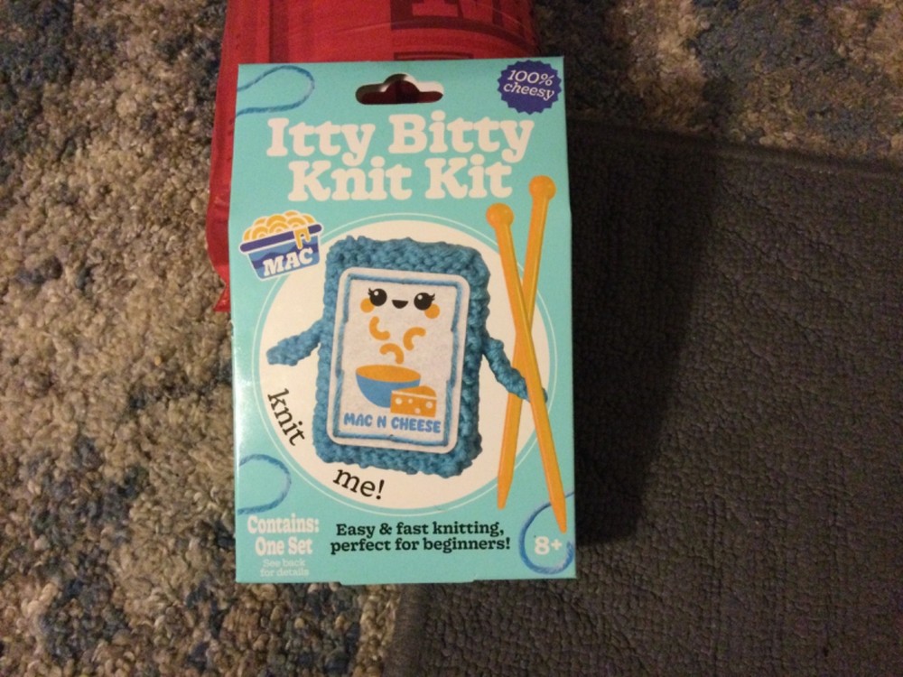 NEW itty bitty knit kit MAC N CHEESE