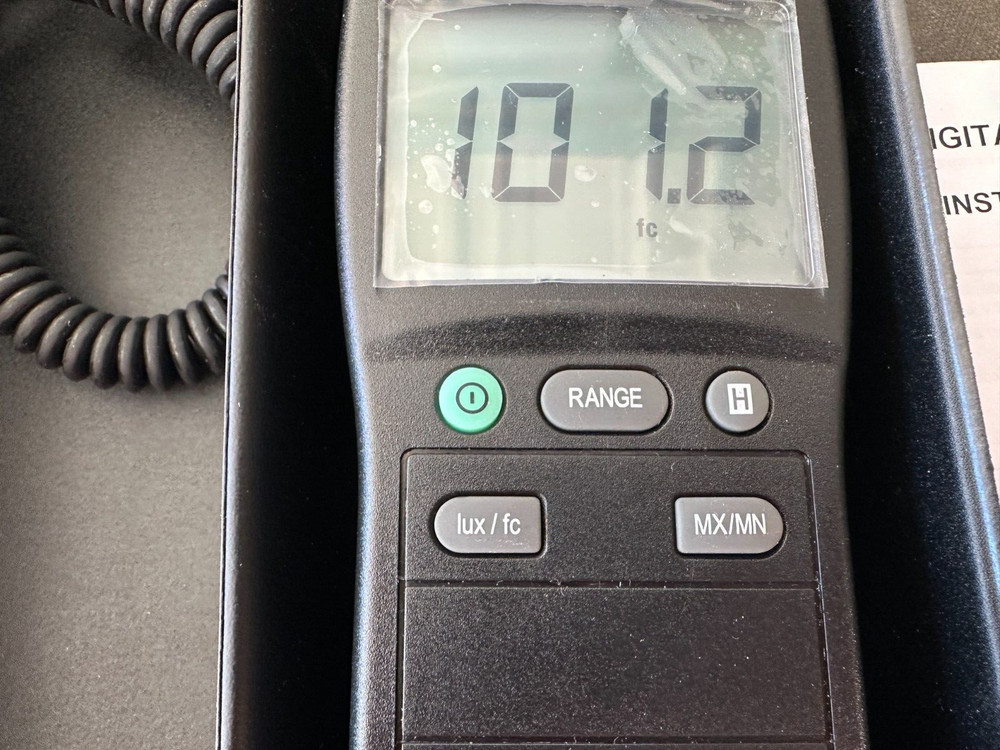 General DLM1337 Light Meter w/Sensor, Case