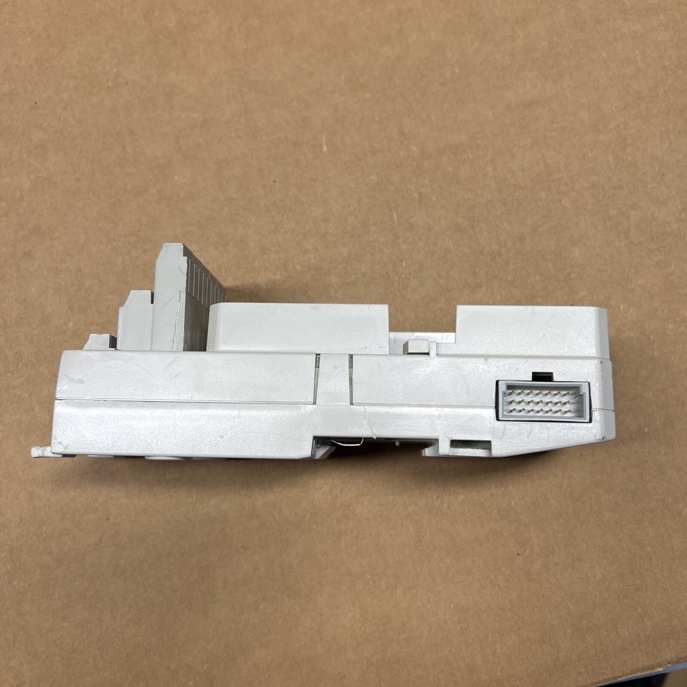 ABB 3BSE013231R1 Compact Module Termination Unit 250VDC/AC TU811V1