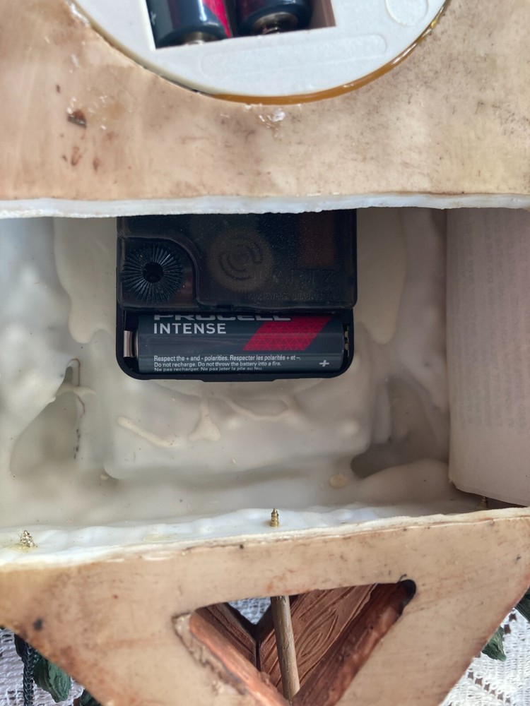 WMG 2005 Rustic FREEDOM Eagle Cuckoo quartz Chime Clock with pinecones