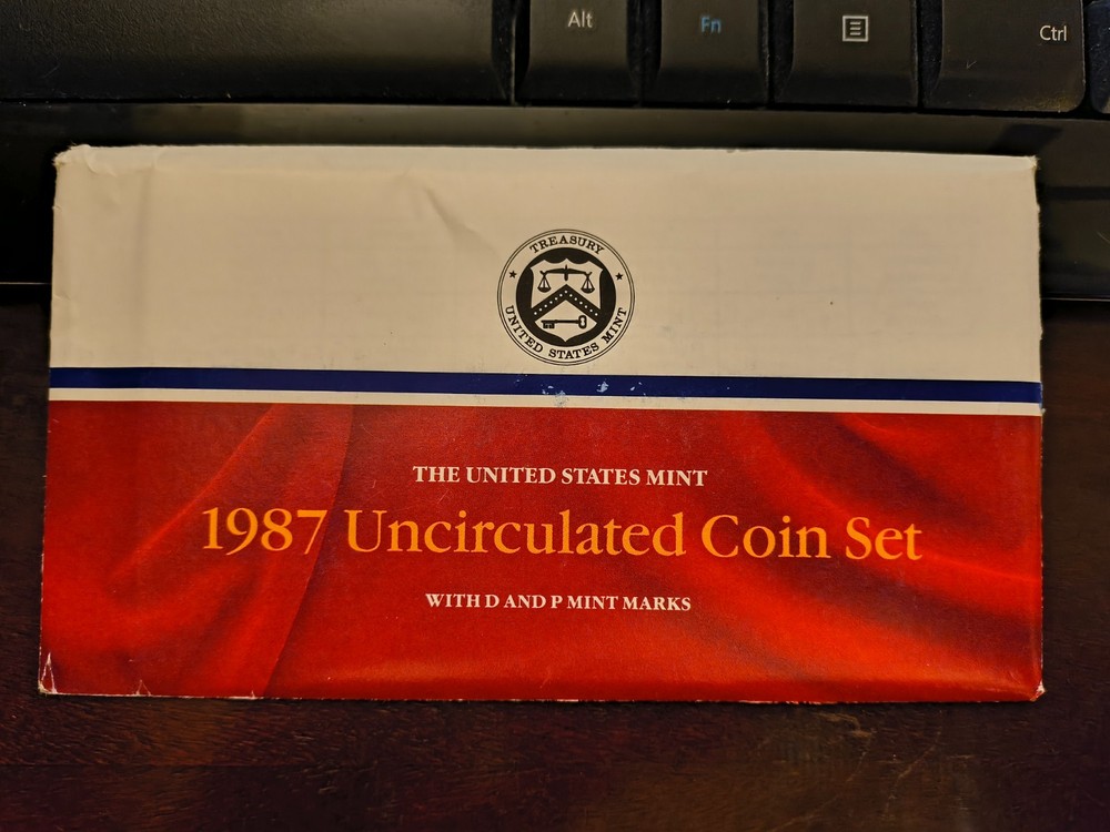 1987 Uncirculated P + D Mint Coin Set! Original Packaging in Excellent Condition