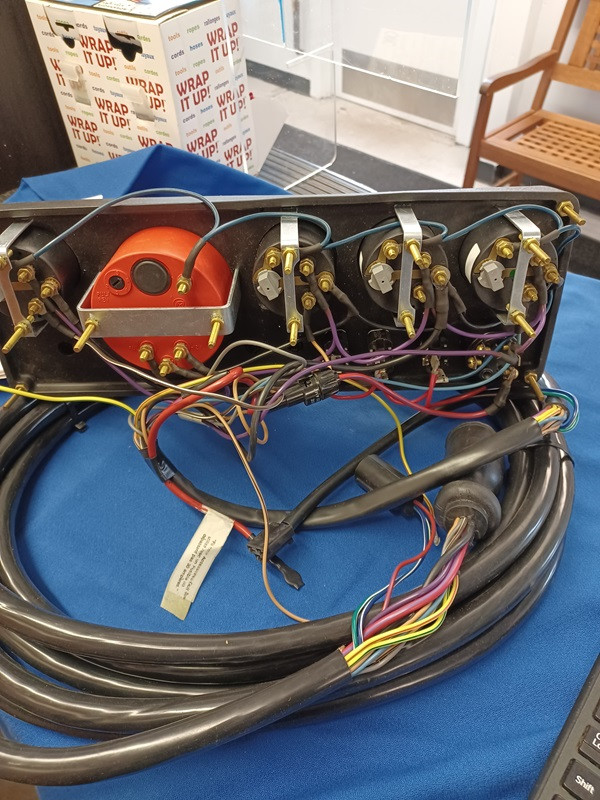 175509 0175509 COMPLETE OMC/VOLVO INSTRUMENT PANEL WITH HARNESS'S