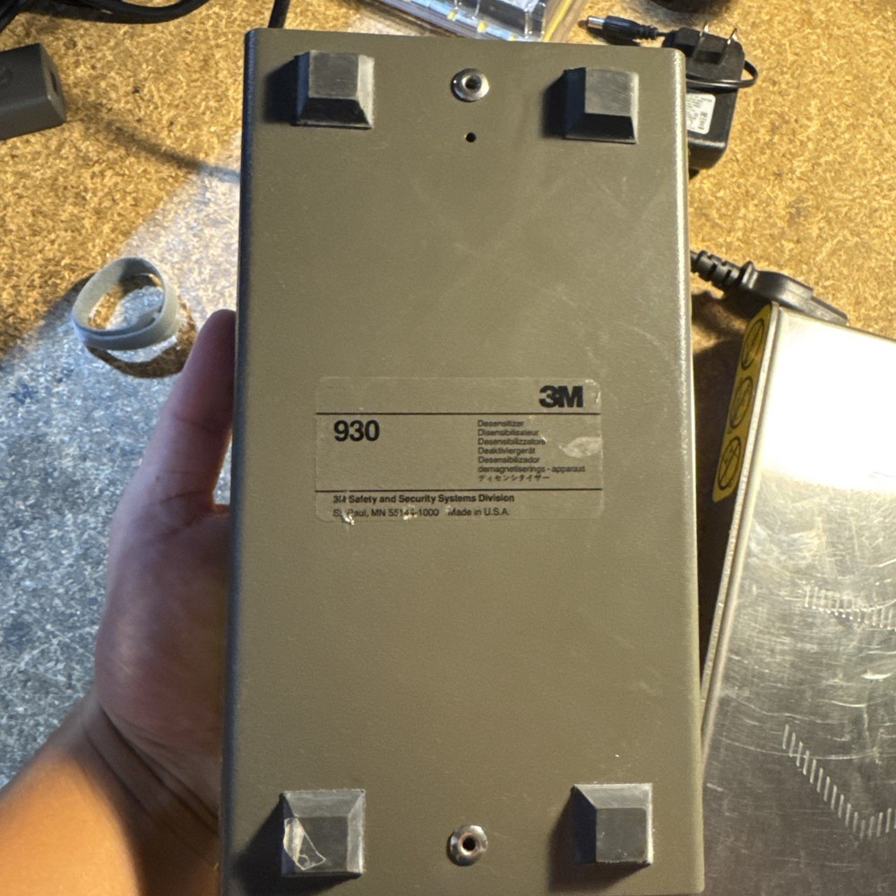 3M 930 Electromagnetic Desensitizer for Library Security
