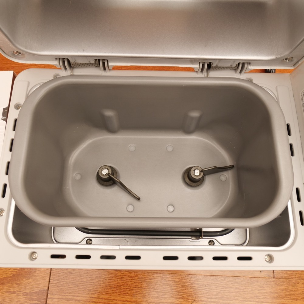 Zojirushi Home Bakery BBCC-V20 Bread Maker Machine 2lb Programmable Tested Works