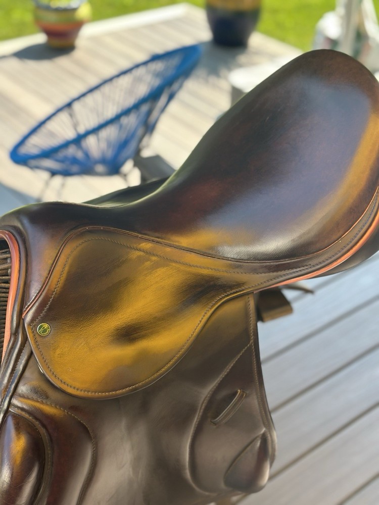 County Solution Jump Saddle 18 M SR