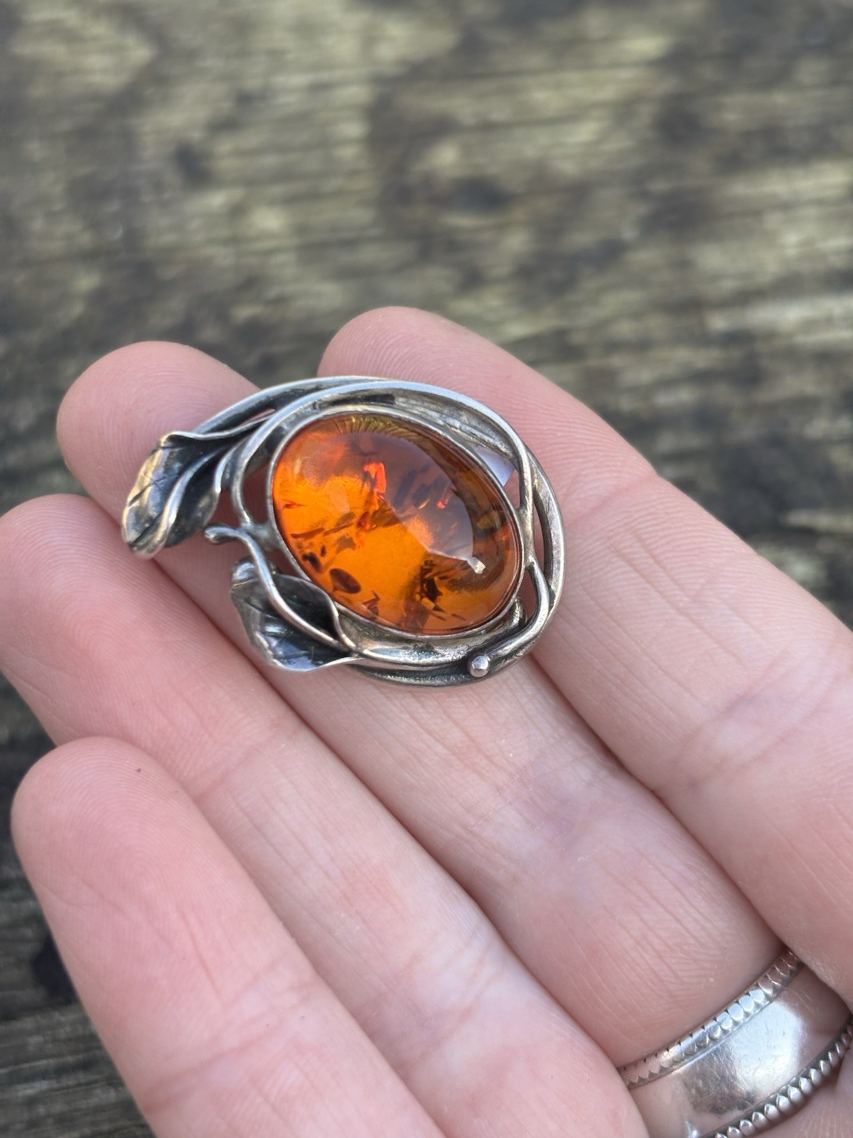 Sterling Silver Art Nouveau Inspired Amber Set Brooch (3cm)