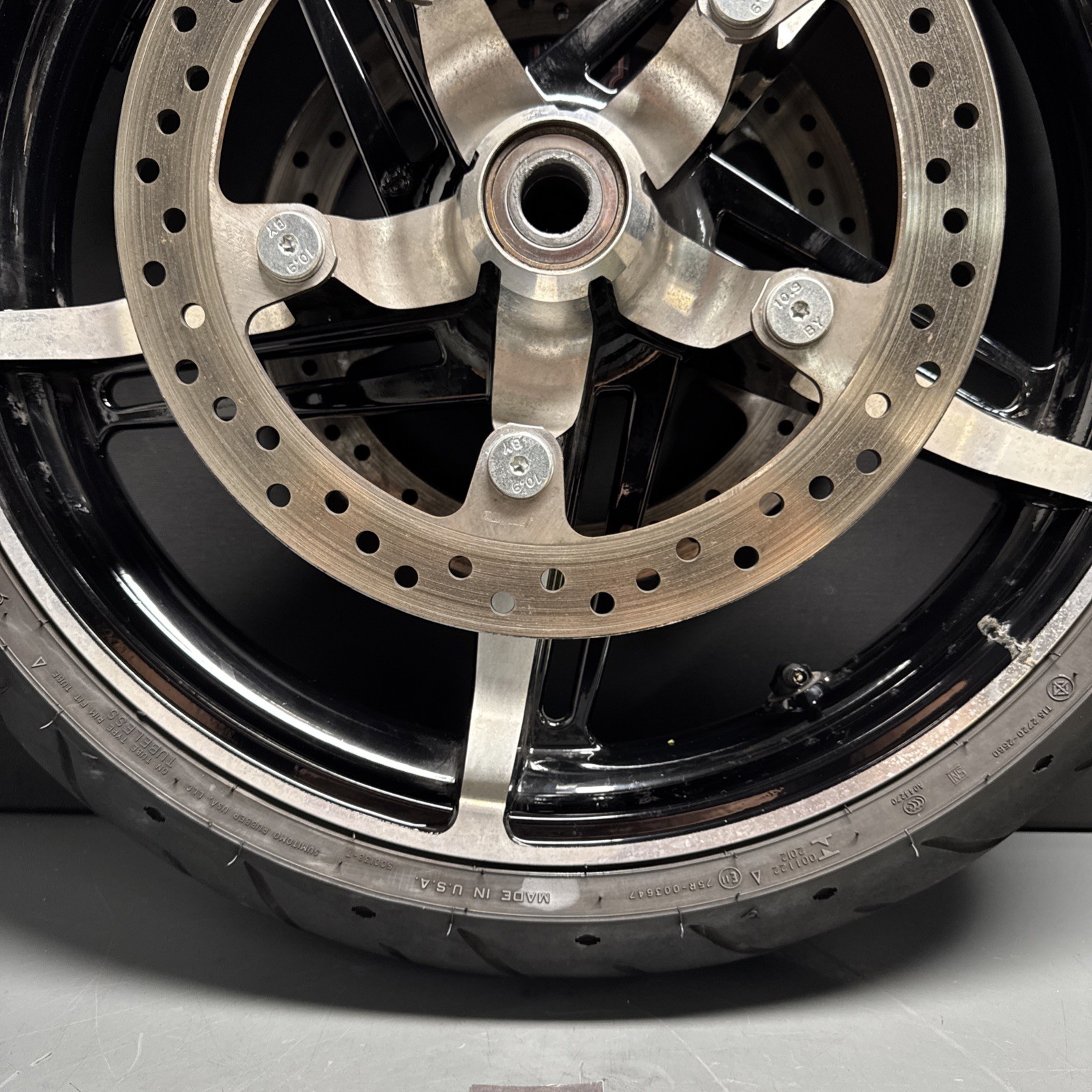 HARLEY TOURING HELIX 19x3.5 FRONT WHEEL ROTORS TIRE 43300926 41500158A 43100045