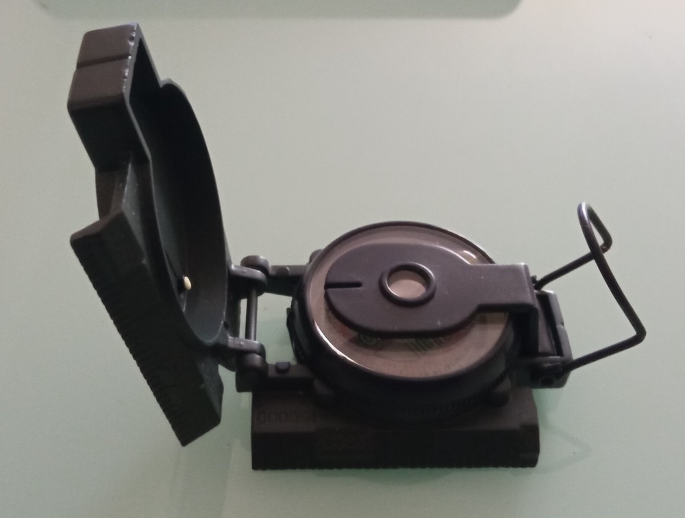 Bearing And Prismatic Compass With Instrucion