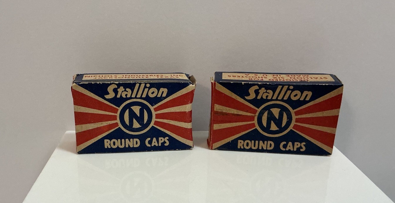 VINTAGE HUBLEY COLT 45 CAP GUN W/ 6 ORIGINAL BULLETS & 4 BOXES OF STALLION CAPS