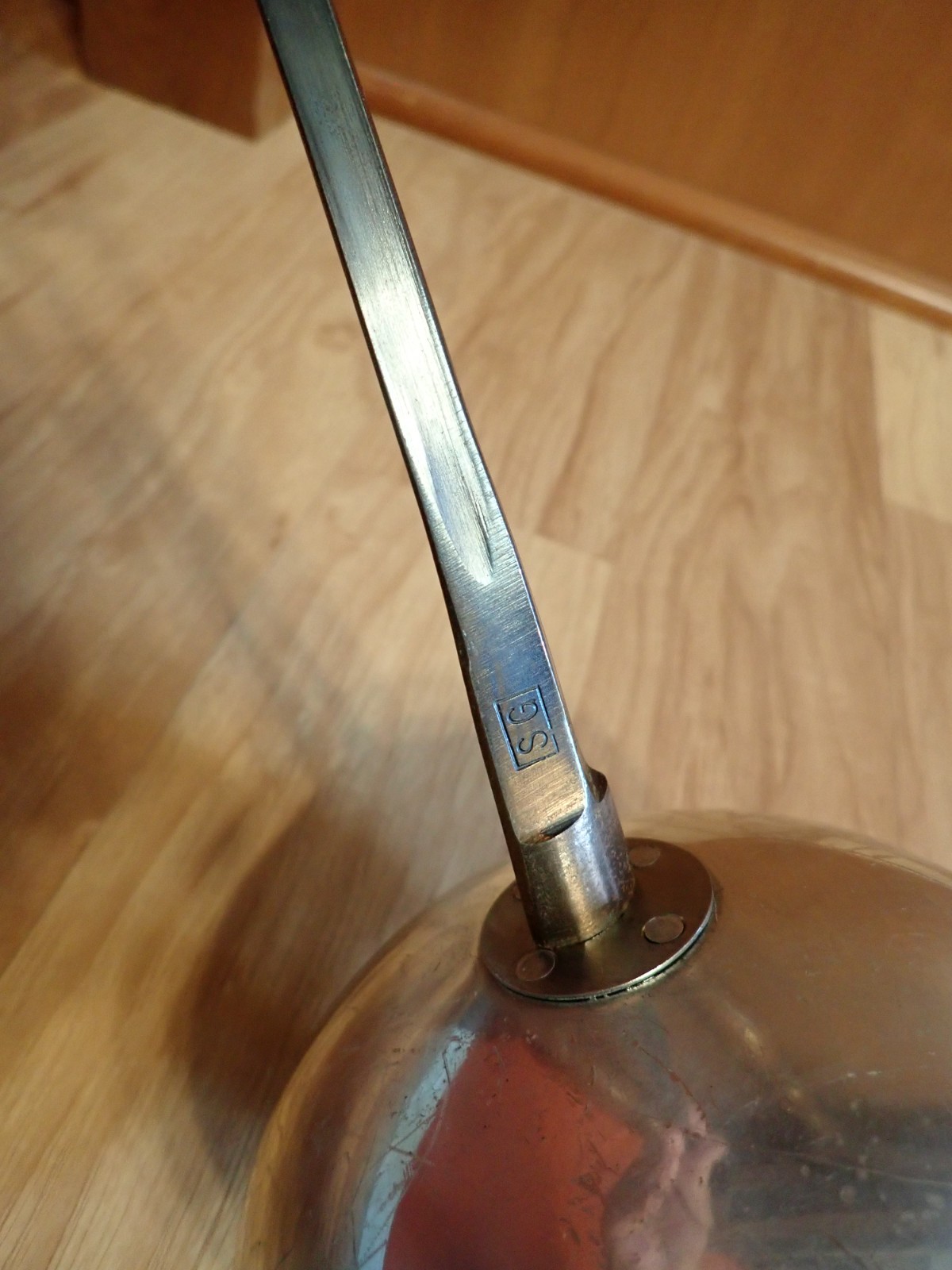 Blue Gauntlet Fencing Saber - Electric Pistol Grip 36" SG 5102