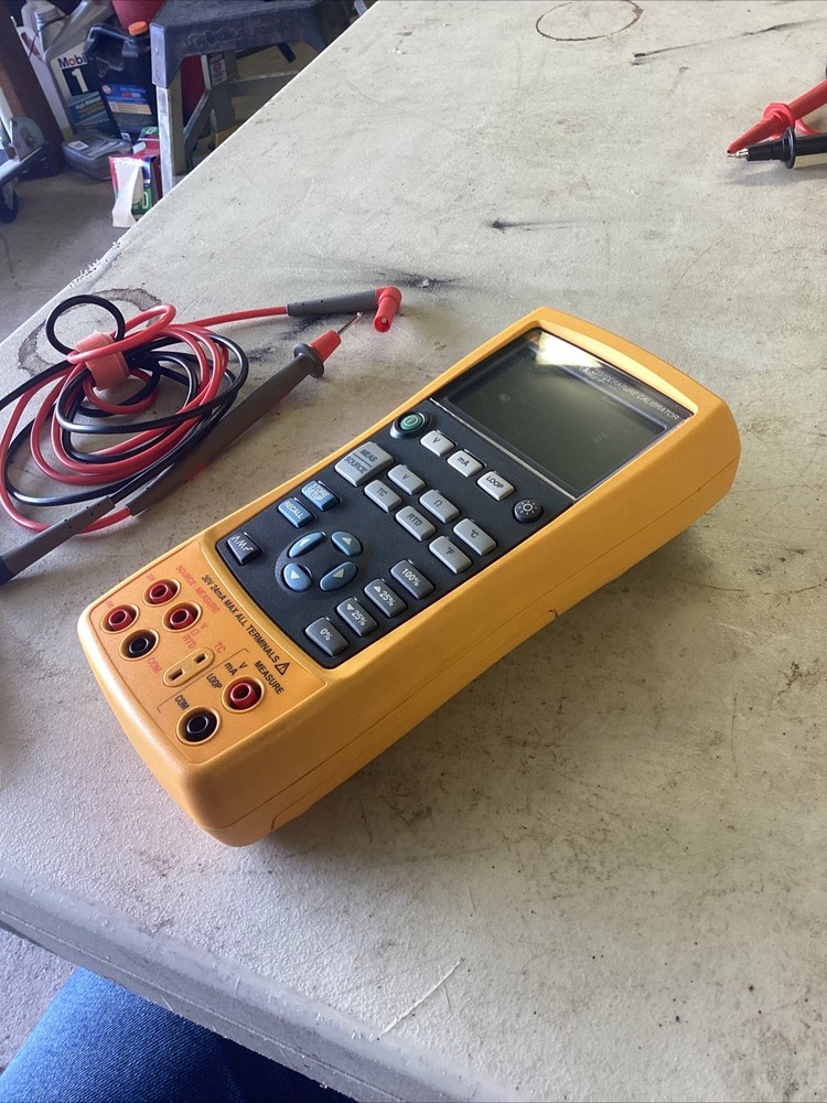 Fluke 724 Process and Temperature Calibrator with Leads