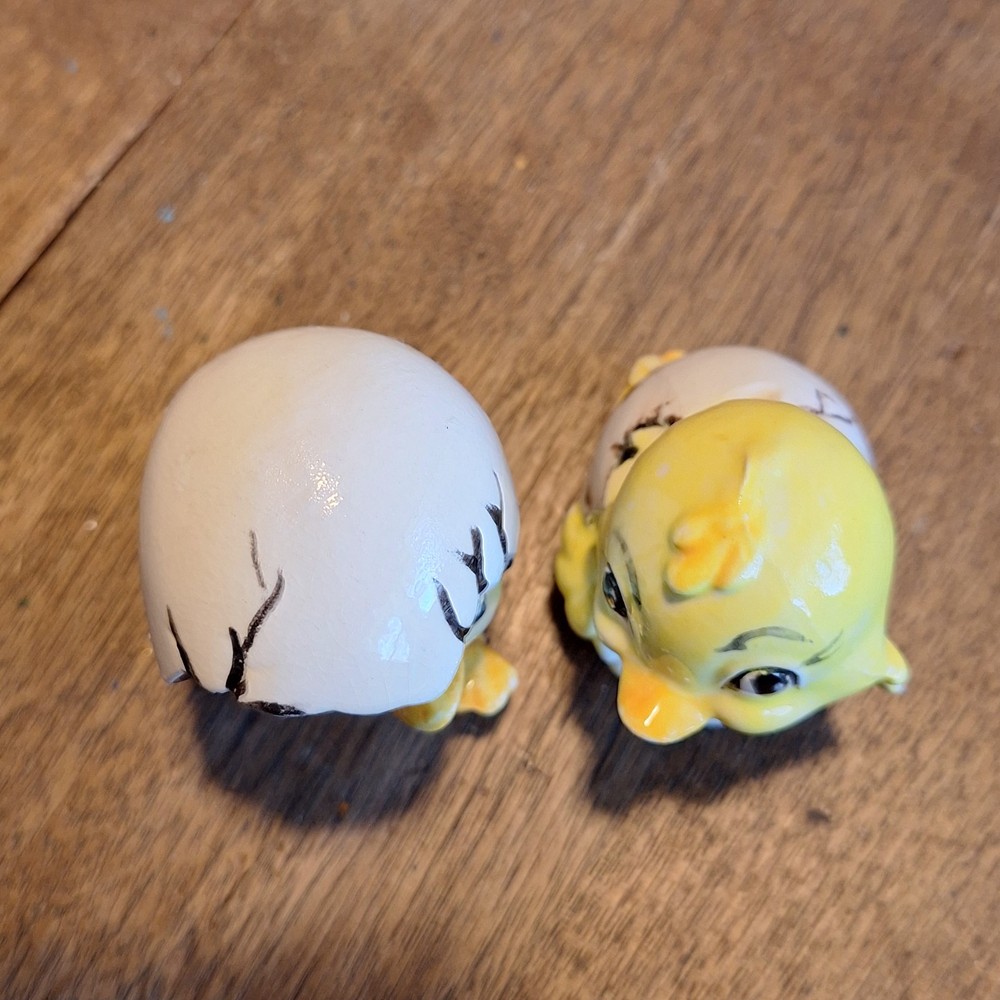 Vintage Chicks Hatching Eggs Ceramic Figurines Easter/Spring 2.5" Tall