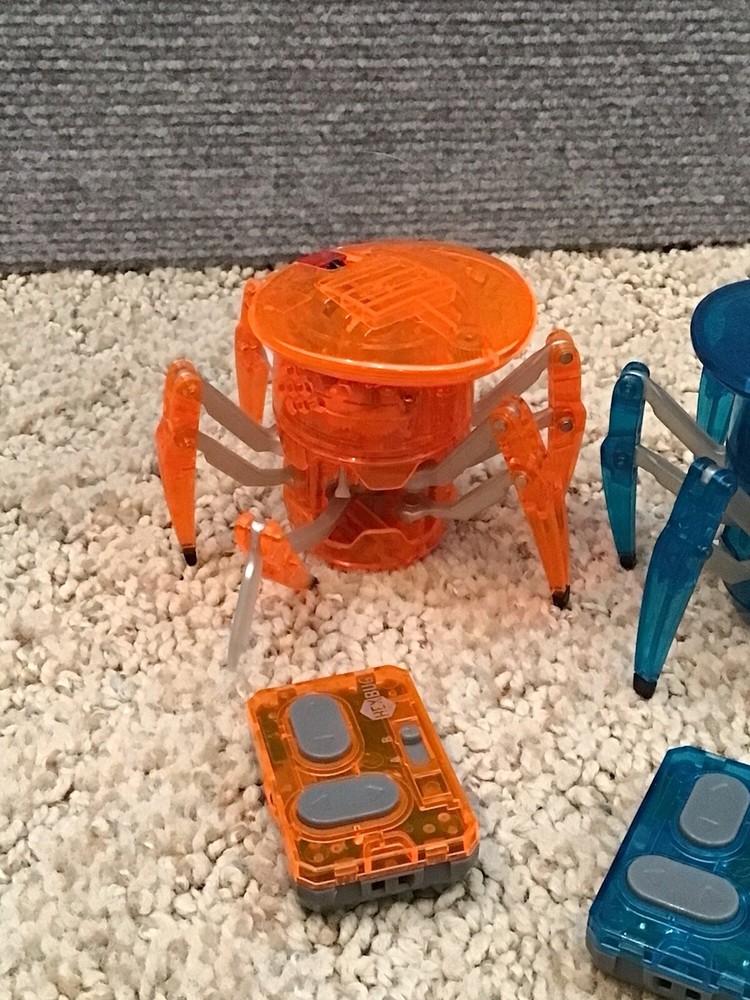 Hexbug Battle - 3 Spiders Lot, Remotes & Bugs With Small Arena - Untested