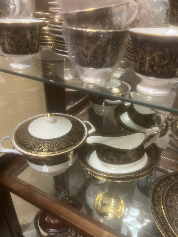 Wedgewood Bone China Caernarvon Dining Set